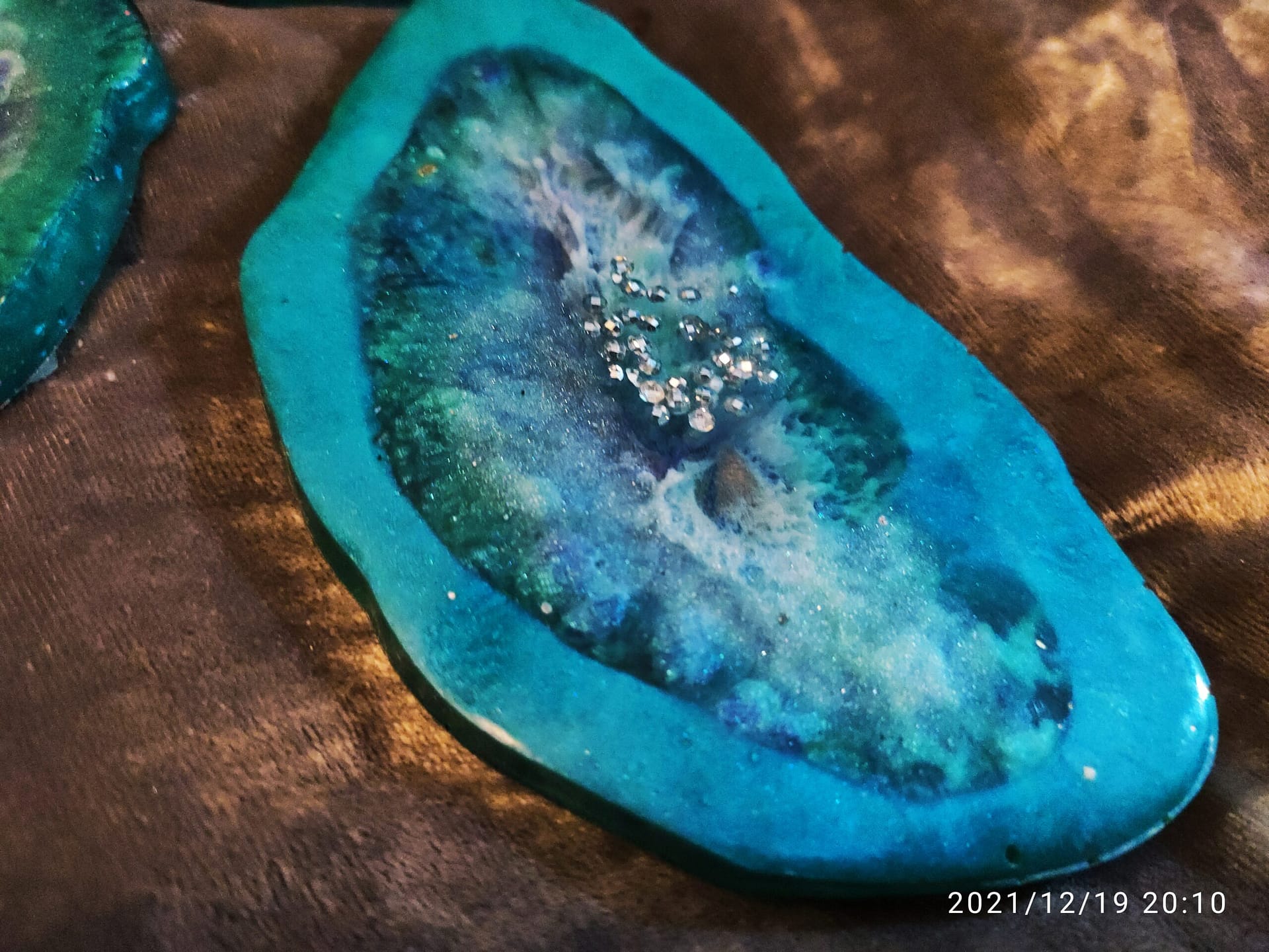 Online] Resin Art Geode Coaster Class – Assembly: gather + create